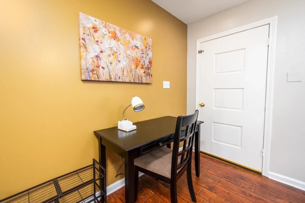 Building Photo - 1704 Horseshoe Dr