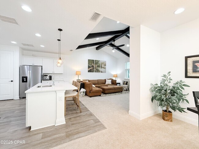 Building Photo - 8994 Parrot Pl