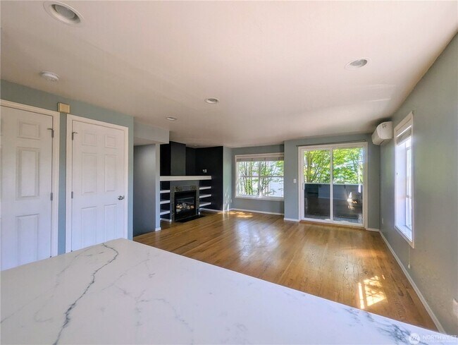Building Photo - 3bd/2.5ba Seattle Townhome