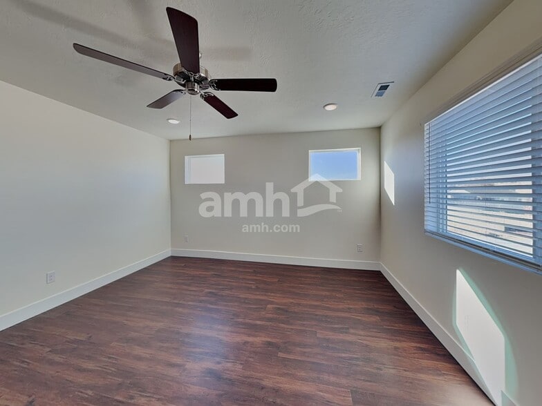 Building Photo - 2958 N Vigo Ave