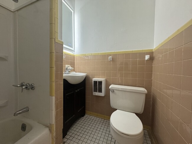 Building Photo - 230-232 Quail Street - 2F