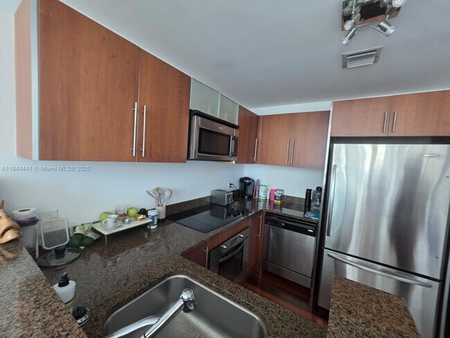 Building Photo - 300 S Biscayne Blvd