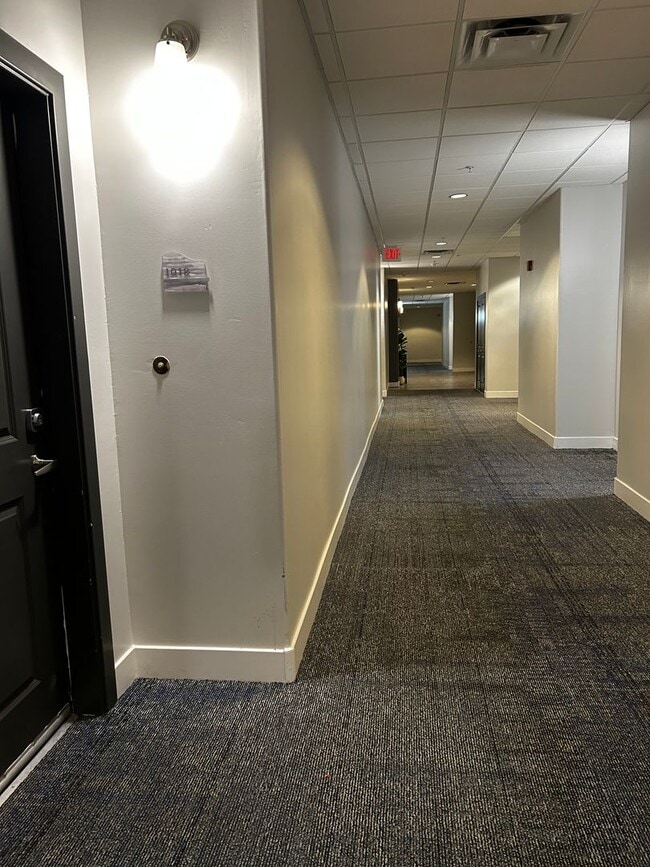 Building Photo - 2 Bed 2 Bath Furnished Condo Tempe Resort-...