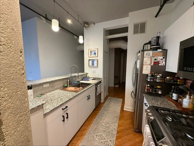 Building Photo - 411 W Ontario St