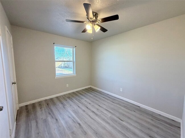 Building Photo - 214 S Texas St