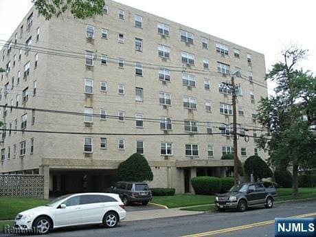 Primary Photo - 211 Johnson Ave