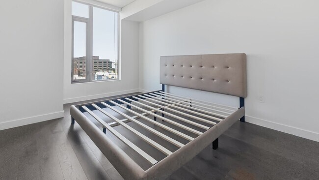 Building Photo - Luxury 1 Bed • 1 Bath at Spire Condominiums
