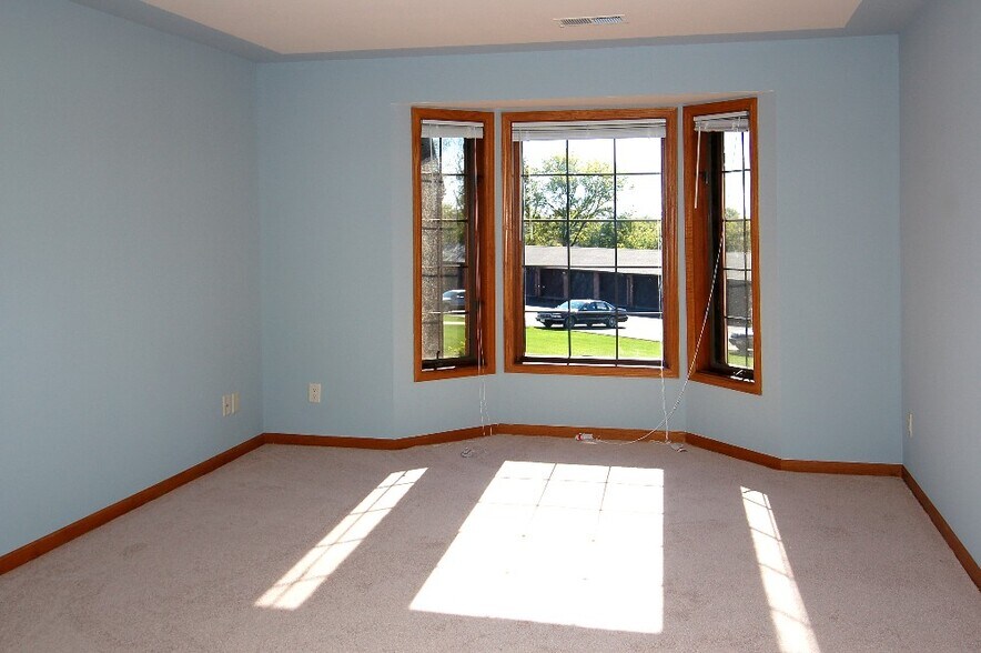 Building Photo - N58W23983 Hastings Ct