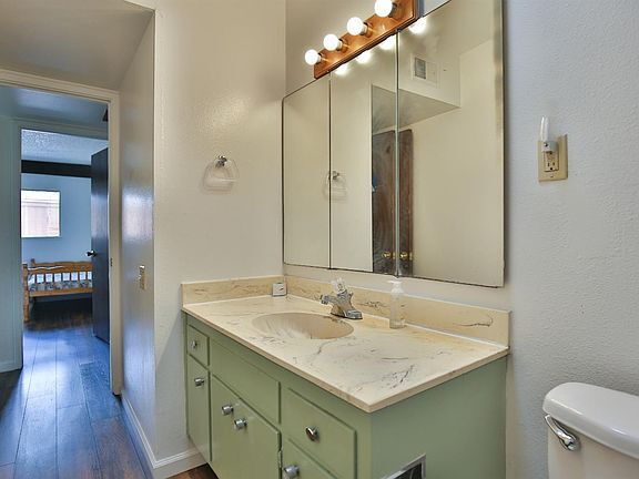 Building Photo - "Charming 3-Bedroom Home with Granite Touc...