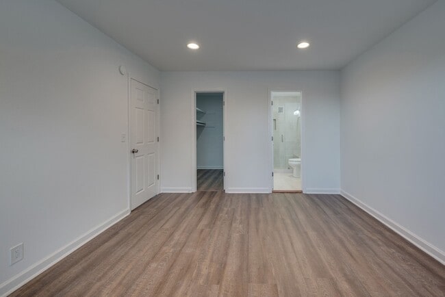 Building Photo - 2601 Hillsboro Pike