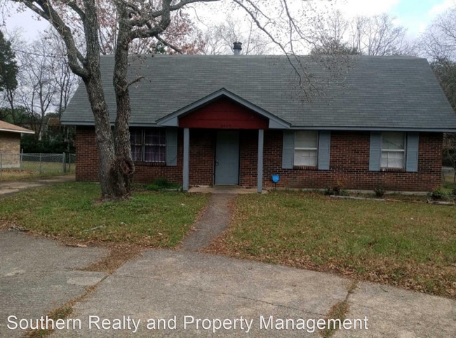 Primary Photo - 4 br, 1.5 bath House - 3919 Woodley Road