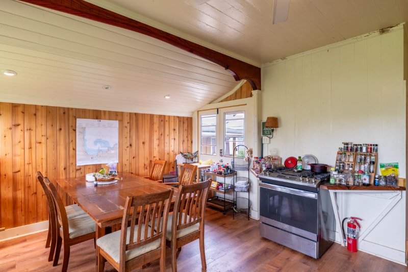 Building Photo - 398 Ohai St