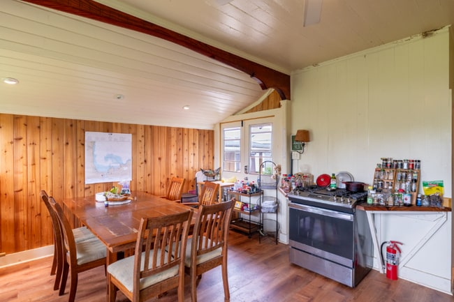 Building Photo - 398 Ohai St