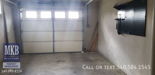 Building Photo - 3123 Glenmont Dr