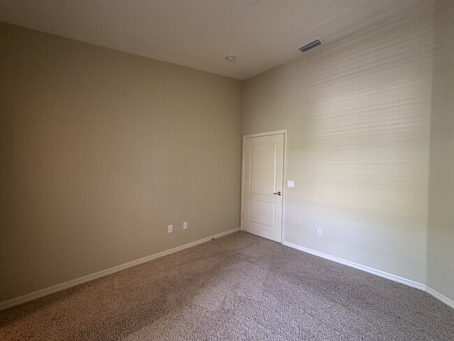 Building Photo - 200 Mirabella Cir