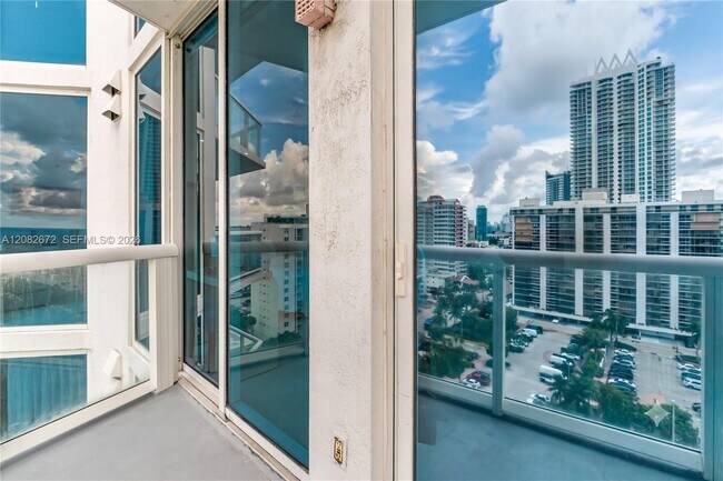 Building Photo - 6515 Collins Ave