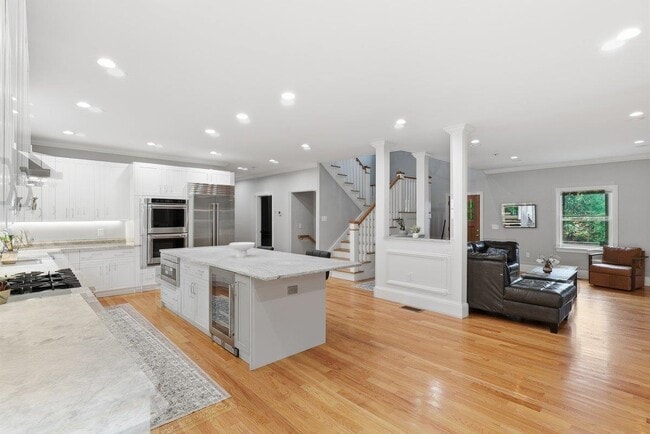 Building Photo - 22 Austin Ln