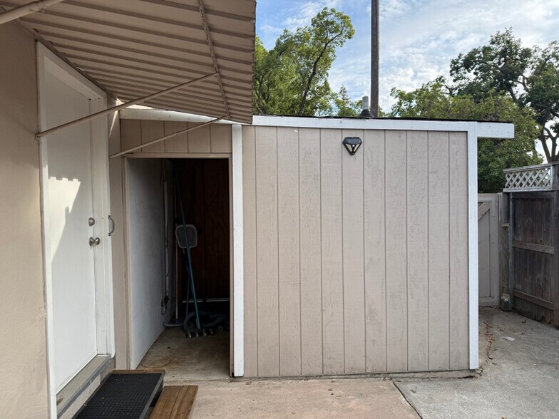 Building Photo - 6015 8th Ave
