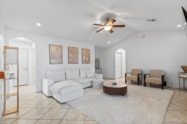 Building Photo - Conveniently located 3 Bedroom with 2 Car Garage