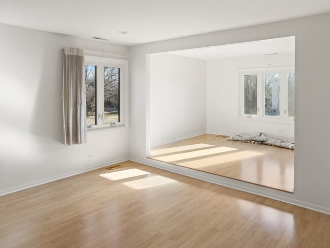 Building Photo - 3320 Lakewood Ct