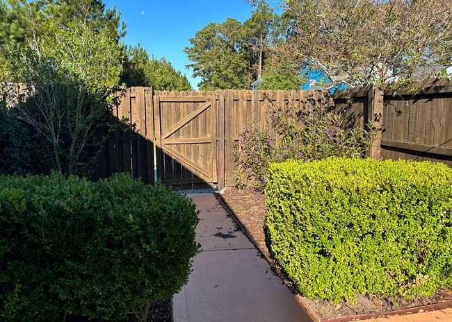 Building Photo - Available June 1st. Gorgeous 3 BR/2 BA Home Available in Desirable Whitney Lakes!