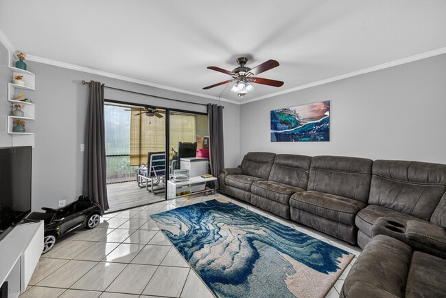 Building Photo - 2200 S Cypress Bend Dr