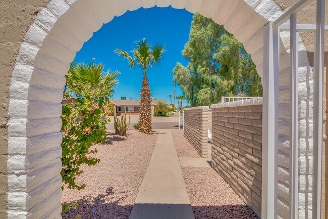 Building Photo - $0 First Month Rent! Remodeled 2 Bed Casita w/ Private Patio, W/D & Pool