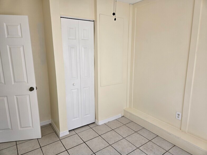 Building Photo - 719 W Palmetto St
