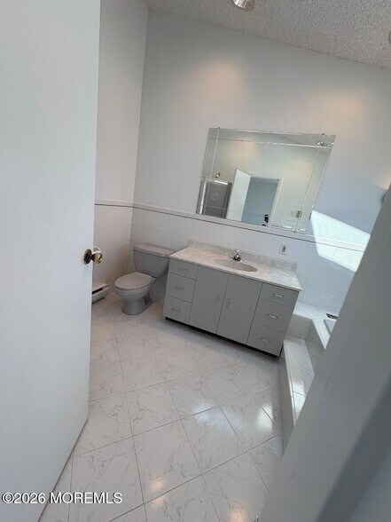 Building Photo - 3248 Beachview Dr