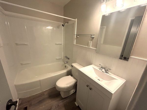 Building Photo - Oak Ridge 3bd/1ba Ranch