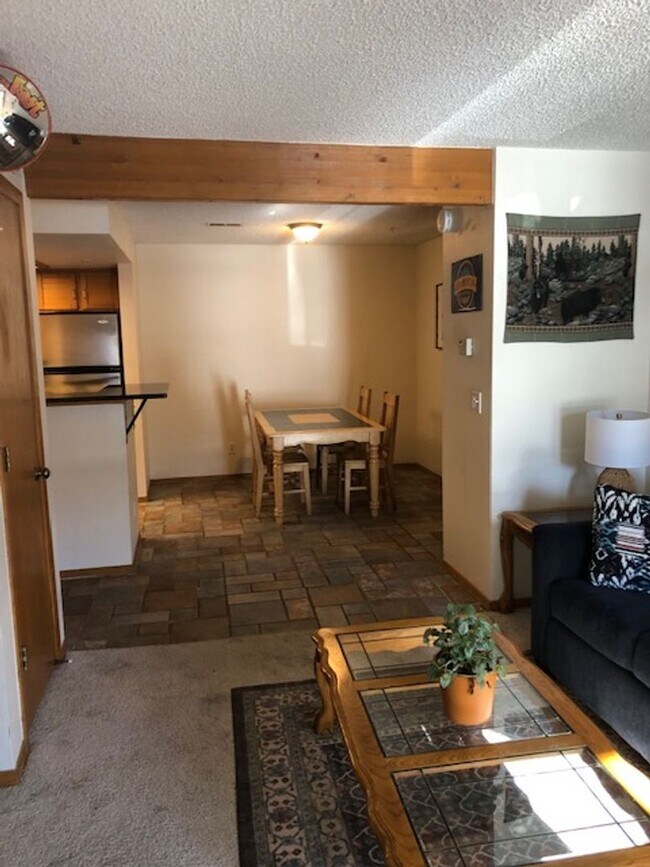 Building Photo - Furnished or Unfurnished One Bedroom / One Bath Apartment in Central Boulder