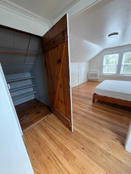 Building Photo - 50 Lyng St