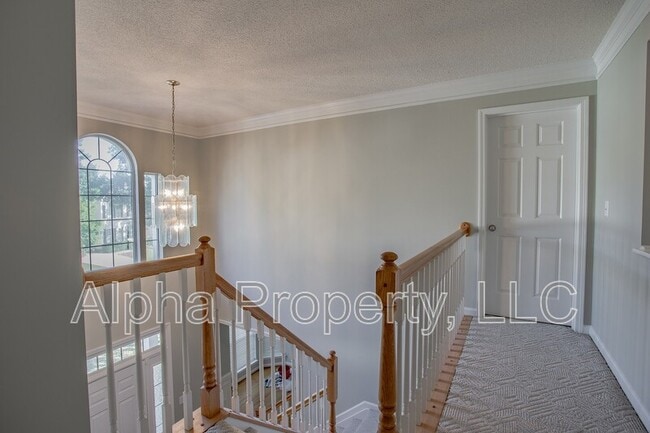 Building Photo - 120 Windsong Dr