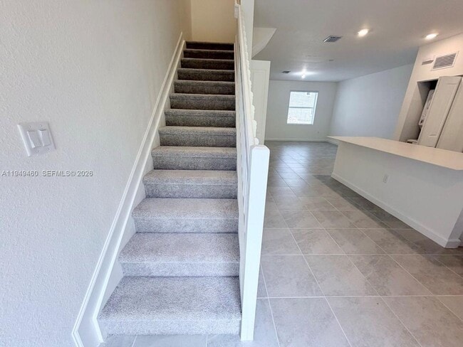 Building Photo - 254 10th Ct