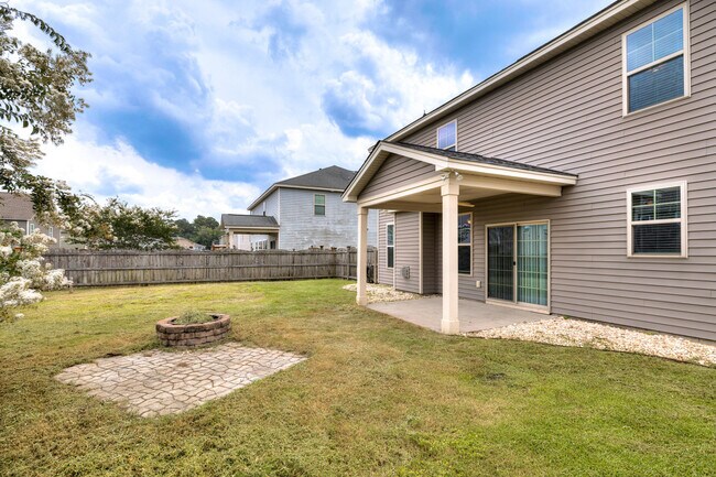 Building Photo - 865 Cormier Dr