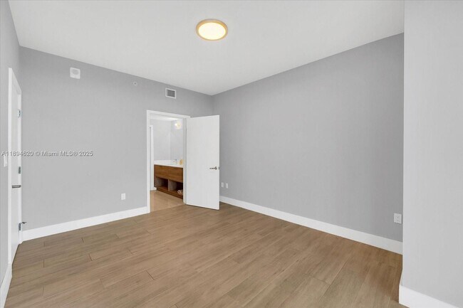 Building Photo - 16385 Biscayne Blvd