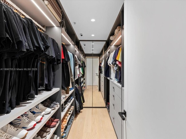 Building Photo - 3501 N Ocean Dr