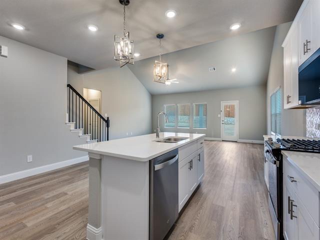 Building Photo - 600 Midnight Oak Dr