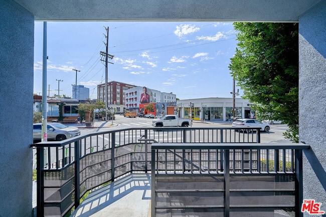 Building Photo - 629 Traction Ave