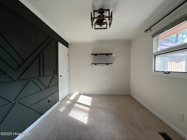 Building Photo - 7 Ash Ct