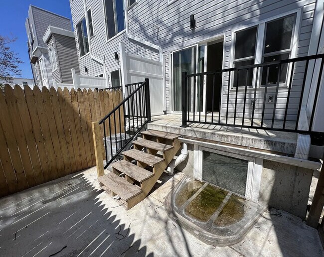 Building Photo - 2632 Manton St
