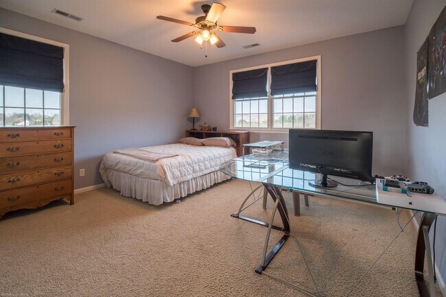 Building Photo - Charming Wyatt Farms Home with Stunning Vi...