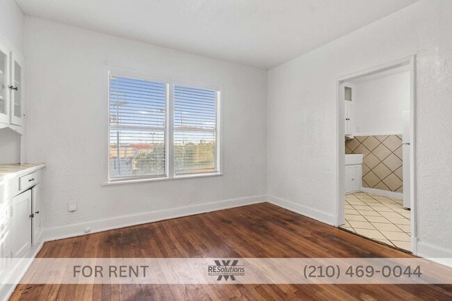 Building Photo - 1630 W Rosewood Ave