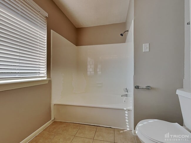 Building Photo - 14811 Cypress Ridge Dr