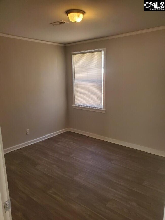 Building Photo - 332 S Bull St