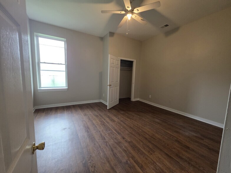 Building Photo - 1701 W Leigh St