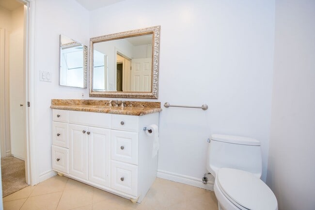 Building Photo - Remodeled Seal Beach Condo