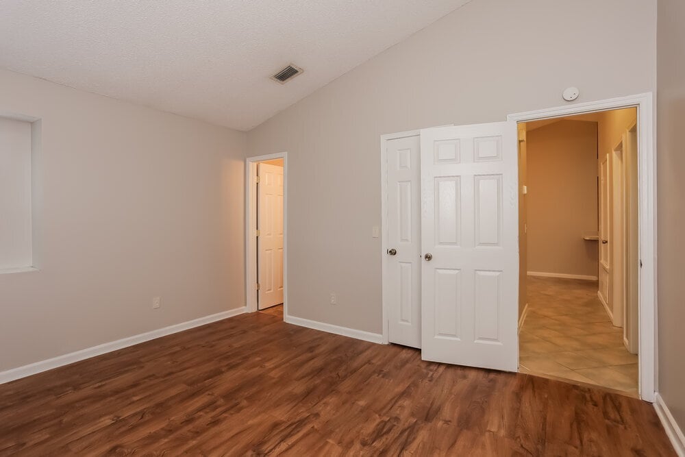 Building Photo - 2513 Townsquare Dr