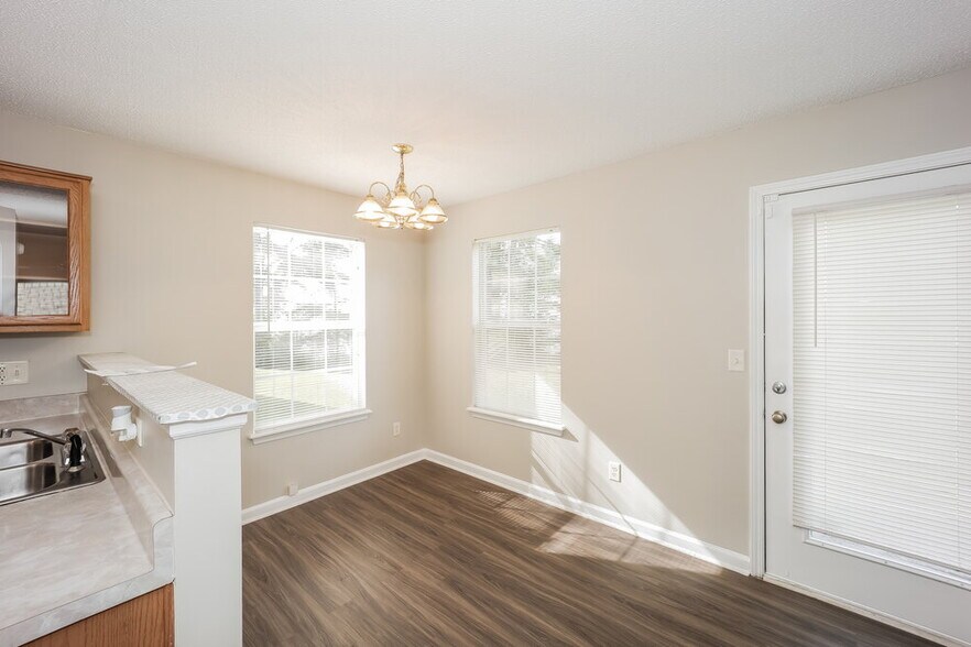 Building Photo - 2222 Tuley Dr