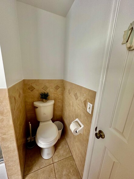 Upstairs Master Bathroom - 174 Maritime Pl